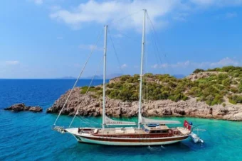 Motorsegler Boot Torini Mieten - Opus Yachting