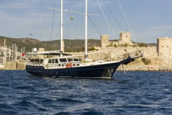 Motorsegler Boot The Blue Sea Mieten - Opus Yachting