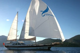 Motorsegler Boot Getaway Mieten - Opus Yachting