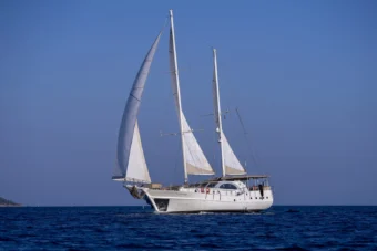 Queen of Sea Blaue Reise mit Opus Yachting