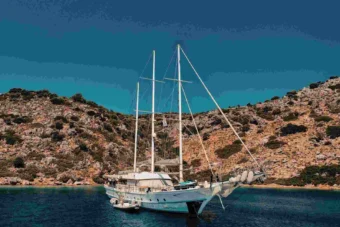 Bella Mare Motorsegler Boot mieten - Opus Yachting